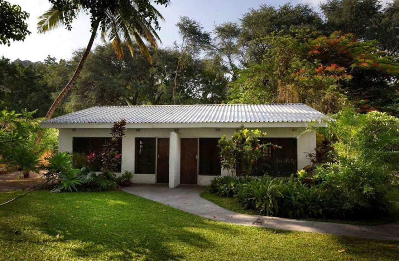 Norman Carr Cottage Monkey Bay Экстерьер фото